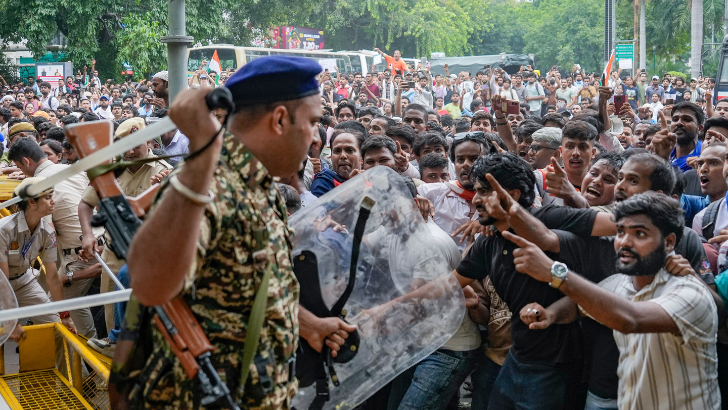 https://salarnews.in/public/uploads/images/newsimages/maannewsimage20072026_154201_CJP Parl protest .png
